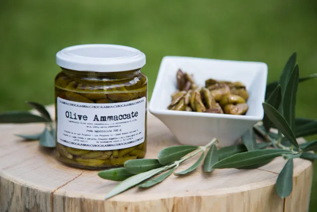 Calabrialcubo Olive ammaccate sottolio Carolea piccanti